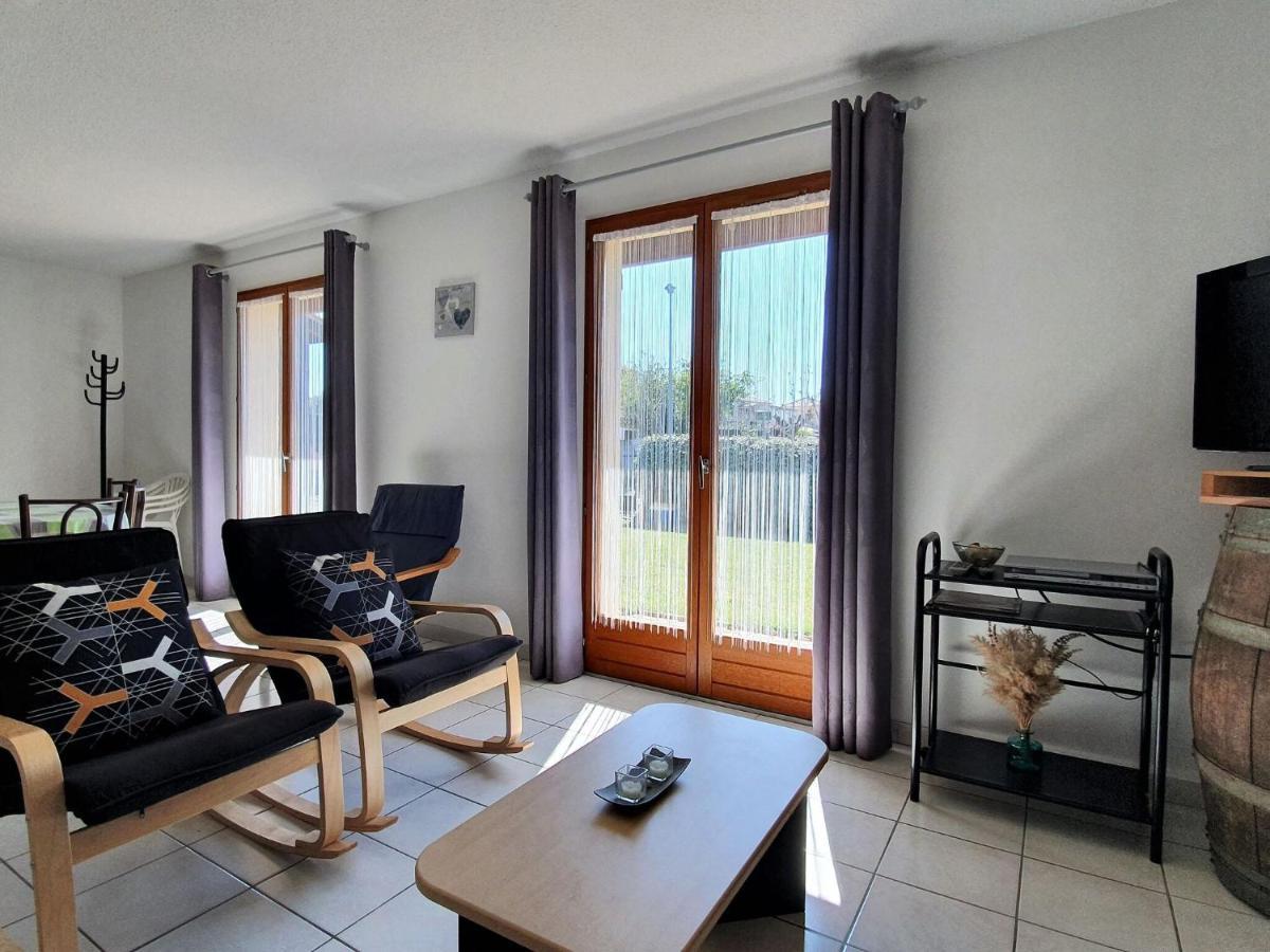Pretty Villa With Above Ground Pool Saint-Genies-de-Fontedit Екстер'єр фото